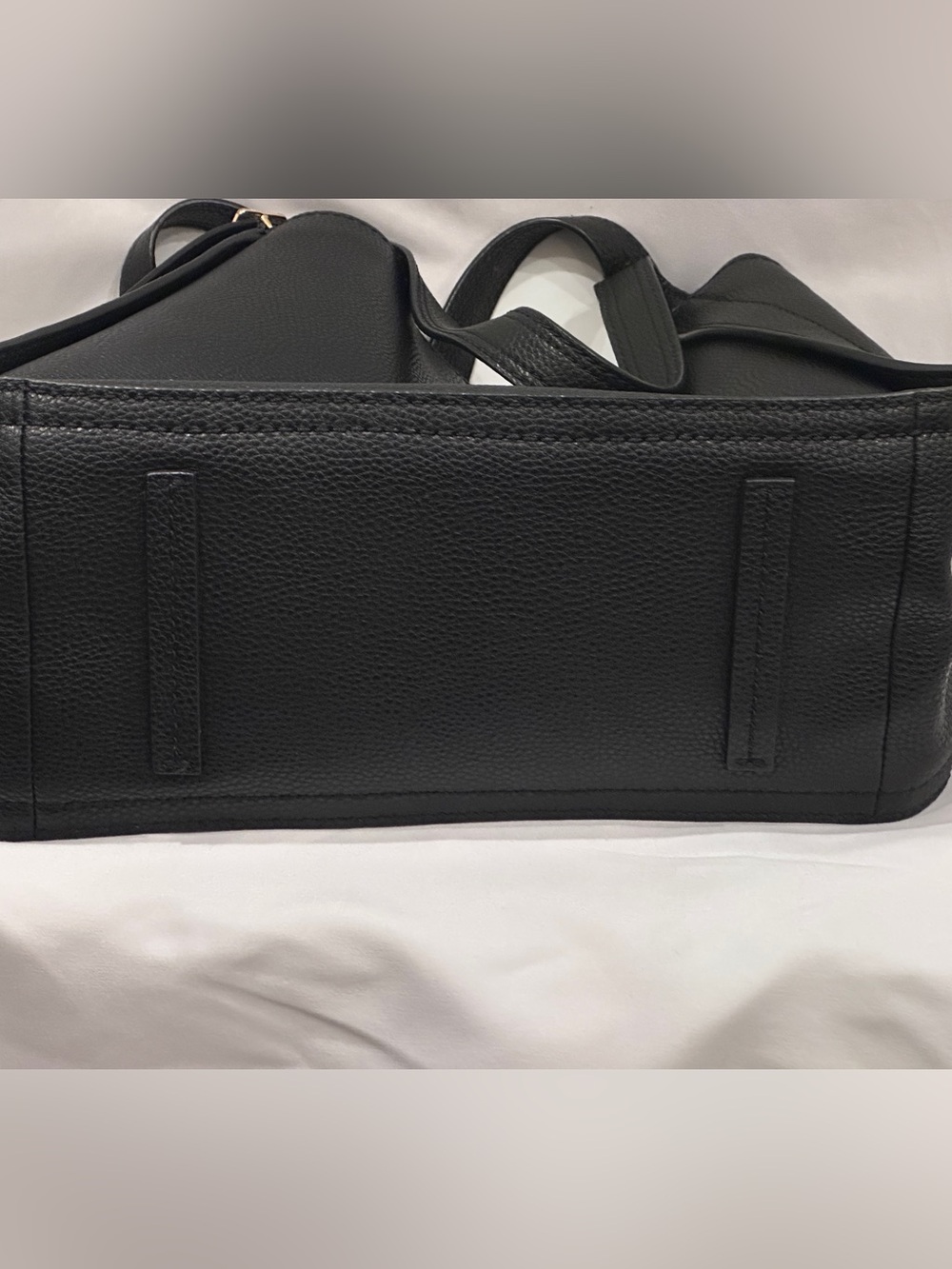Marc Jacobs Black Pebbled Leather Shoulder Tote with Gold Logo - Picture 6 of 8